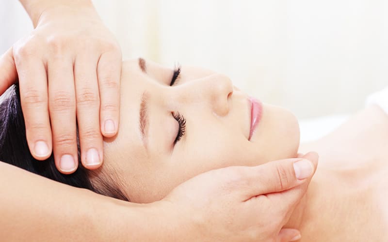 フェイシャルエステの施術イメージ